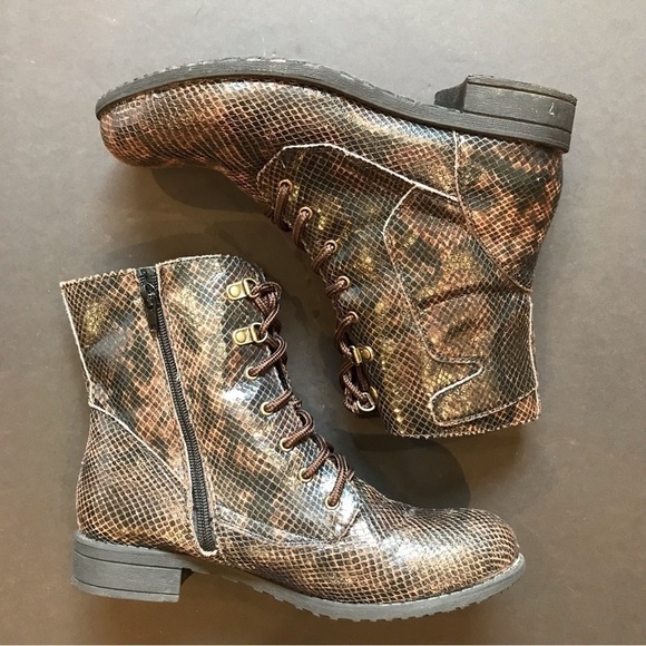 White Mountain “Tisbury” Brown “Python Snakeskin” Print Combat Boots, Size 8 - Picture 2 of 14